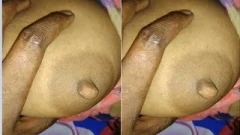 Desi Bhabhi Shows Her Boobs