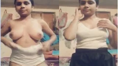 Desi Girl Shows Her Boobs and Pussy