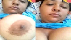 Desi Bhabhi Shows Her Big Boob