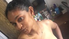 Sexy Chennai MBA Student Nude Big Tits Selfies