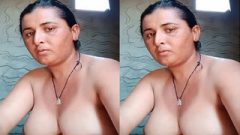 Today Exclusive-Desi Village Bhabhi Shows Her Boobs and Pussy