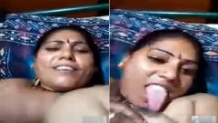 Today Exclusive- Desi Bhabhi Shows her Boobs On VC Part 3